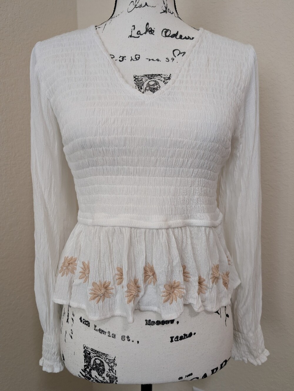 NWT•Japna BOHO White Smocked Peplum Top Floral Embroidered Hem Long Sleeve•MED🤍